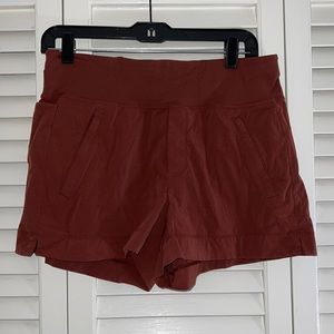 Athleta Trekkie North Short (size 6)